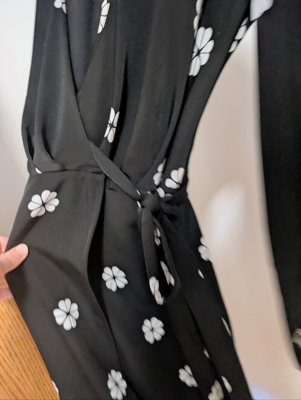 Kate Spade Clover Toss Spade Print Wrap Dress Black/White size 6 - Picture 5 of 7
